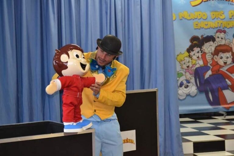 Projeto “Senninha no Mundo das Palavras Encantadas” se apresenta em escola de Guararapes