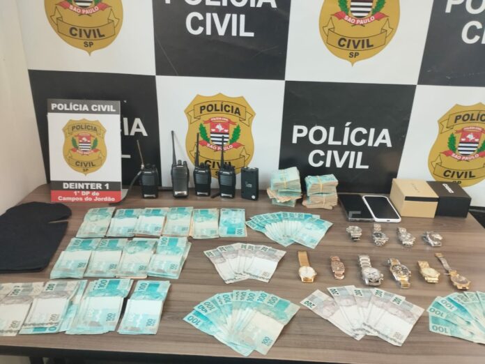 Polícia prende integrantes de quadrilha especializada em roubos de residências