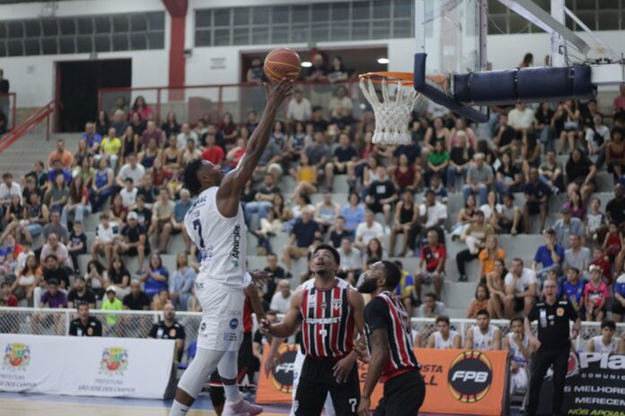 São José e São Paulo duelam pelas semifinais do Paulista de Basquete