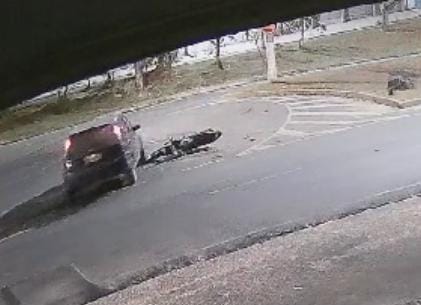 Jovem morre em acidente entre carro e moto em Jacareí