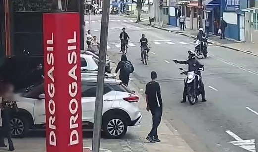 Dupla é capturada durante tentativa de assalto à farmácia em São Vicente; VÍDEO