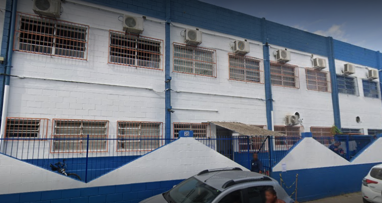 Professora de Guarujá é agredida em saída de escola por mãe de aluno