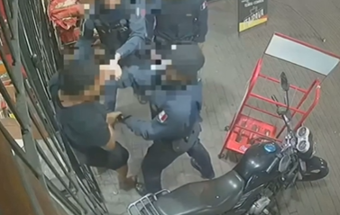 Suspeito de furtar celular é agredido e enforcado por Romu de Praia Grande durante abordagem; Veja o vídeo