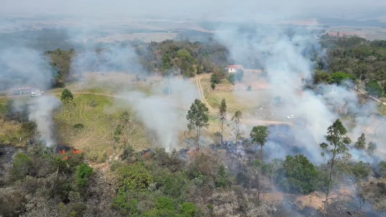 Observatório do Pico das Cabras em risco: chamas atingem os arredores