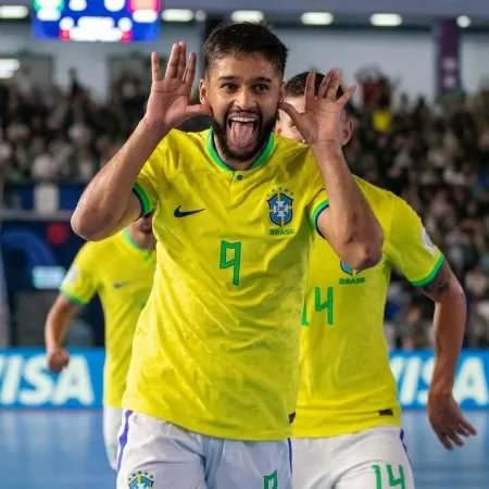 Após 12 anos, Brasil volta à final do mundial de futsal em busca do hexa