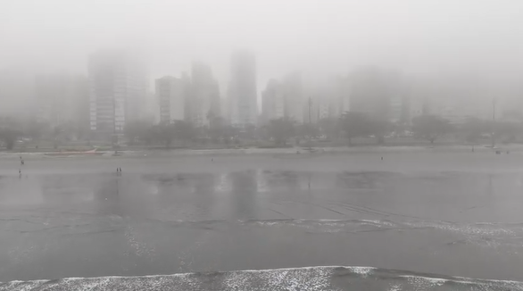 ‘De novo!’: Neblina cobre cidades da Baixada Santista e paralisa travessia de balsas