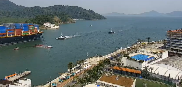 ‘Tragédia evitada’: Veleiro fica à derida em canal de navegação do Porto de Santos e é salvo pela Praticagem