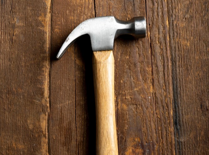 Idoso é encontrado morto com golpes de martelo na cabeça no interior de SP