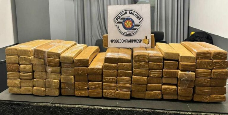 PM apreende 100 kg de maconha em veículo suspeito, mas motorista consegue fugir no litoral paulista