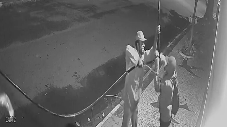 Dupla furta fios de cobre na Vila Lemos em Campinas; veja vídeo