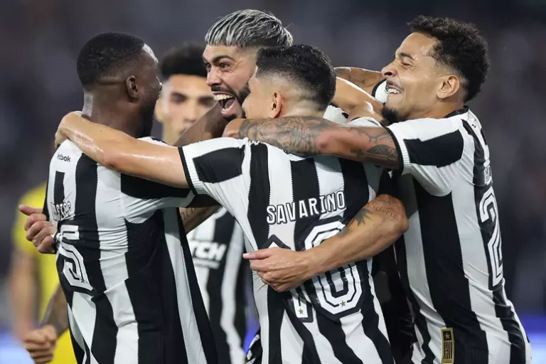 Botafogo goleia Peñarol, e Libertadores fica perto de nova decisão brasileira