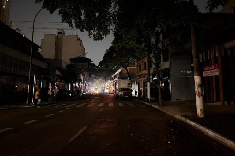 Falta de luz afeta abastecimento de água em 30 bairros da Grande SP