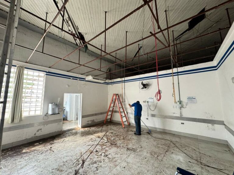 Defesa Civil avalia danos em ala da Santa Casa de Birigui após vazamento