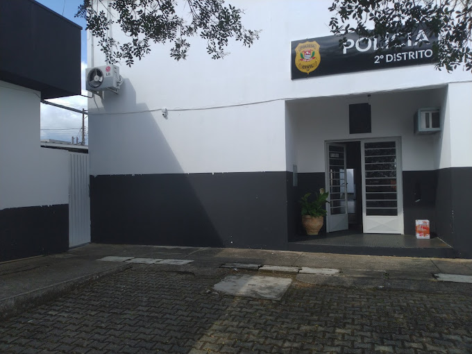 Carro com família é acertado por tiro em tentativa de assassinato em Cruzeiro