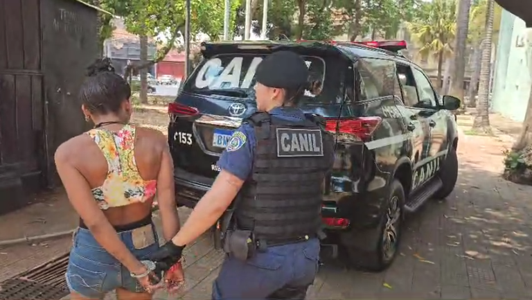 Mulher tenta esconder 37 pedras de crack na boca e é detida pela GCM no centro de Ribeirão Preto