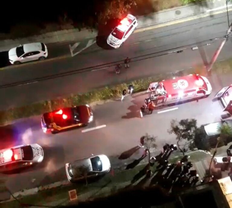 Jovens são atropelados e motorista foge sem prestar socorro em São José dos Campos; veja vídeo