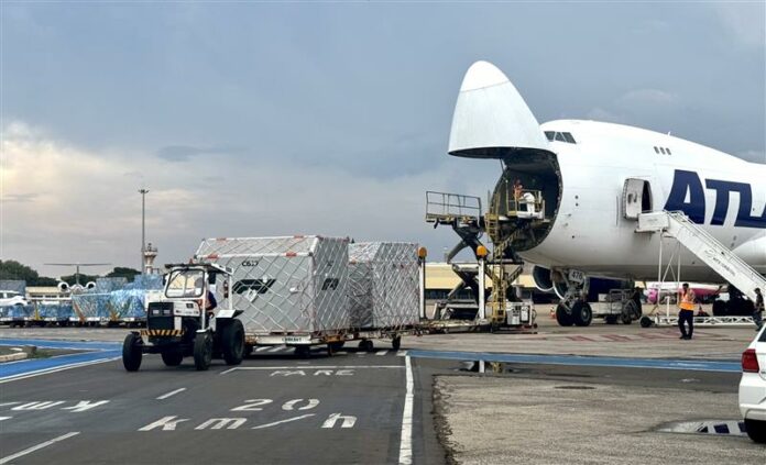 600 toneladas: Viracopos recebe equipamentos da Fórmula 1 600 toneladas: Viracopos recebe equipamentos da Fórmula 1