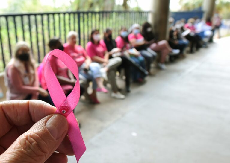 Outubro rosa: Campinas tem vagas para micropigmentação e mamografias