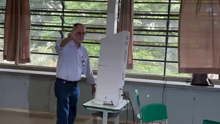Barjas Negri vota nesta manhã em Piracicaba