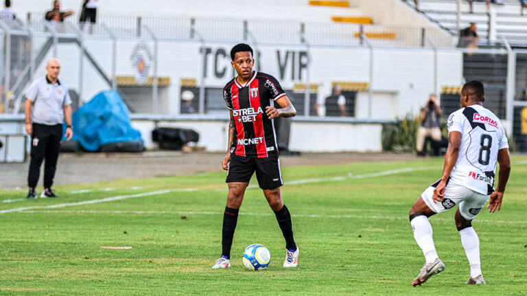 Bochecha vê time focado para reverter o atual momento e diz que clima é de decisão; Botafogo enfrenta o Guarani nesta quarta