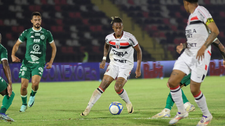 Felipinho rompe o ligamento cruzado anterior do joelho esquerdo e passará por cirurgia