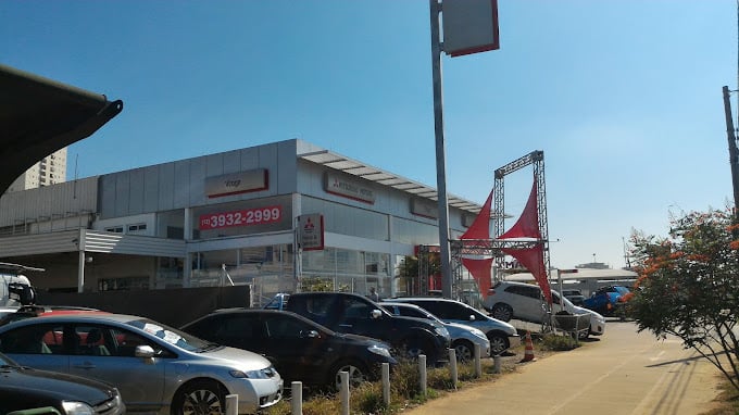 Duas caminhonetes são furtadas de concessionária da zona oeste de São José