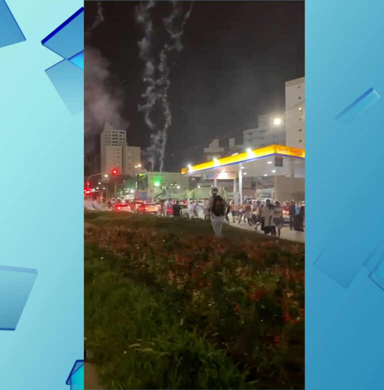 Torcida independente causa confusão e vai pra cima da polícia em Campinas