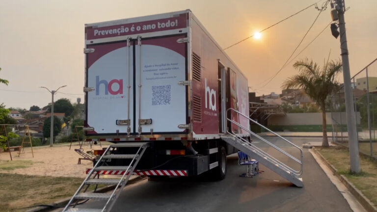 Carreta de exames de mamografia atende mulheres na região do DIC