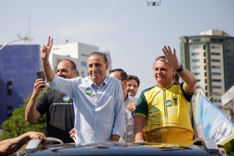 Ex-presidente Bolsonaro participa de carreata em apoio a Cury