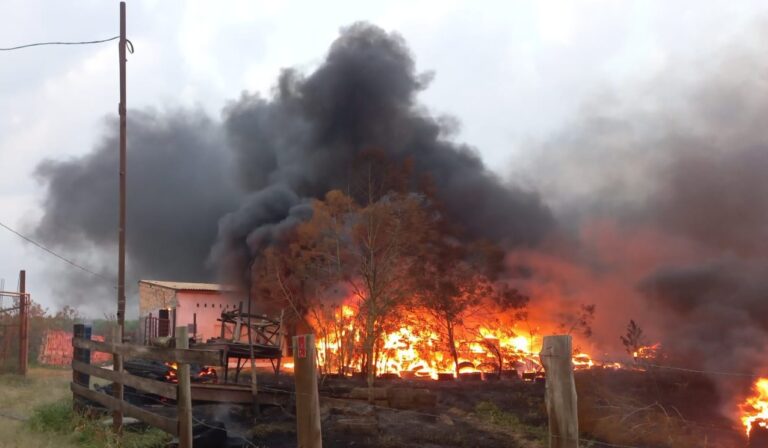 VÍDEO: incêndio criminoso de grandes proporções atinge Caçapava