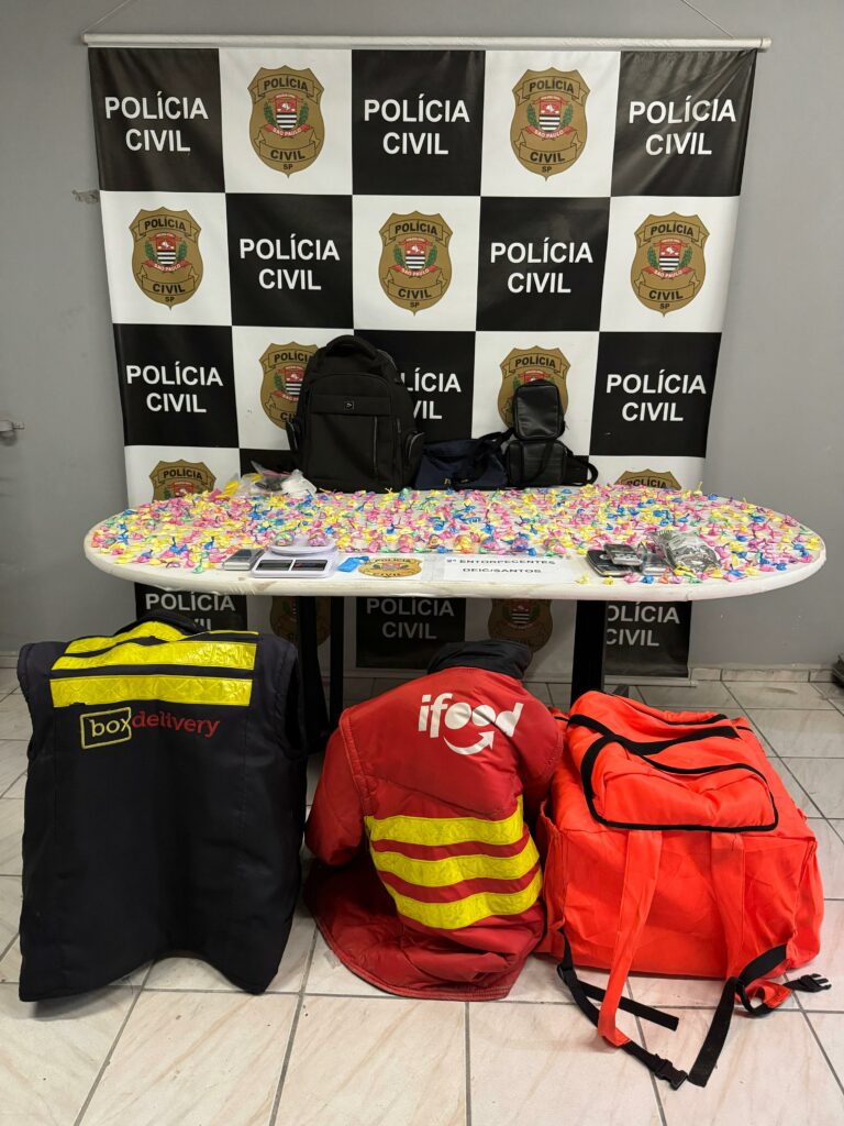 ‘Disk drogas’: Homem é preso e mais de 800 porções de cocaína são apreendidas em Santos