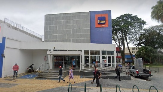 ITAU QUINZE DE NOVEMBRO SJC Homem é preso furtando caixa eletrônico em agência bancária de São José dos Campos