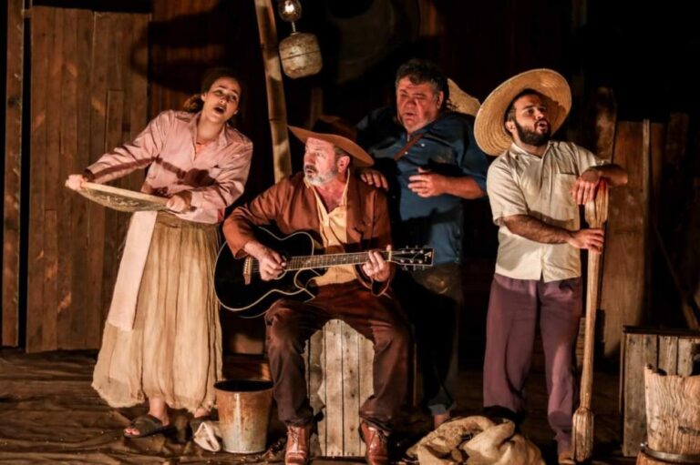 Peça “Coisas Nossas” é apresentada no Festara com sessões gratuitas neste final de semana