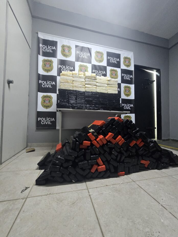 Polícia de Campinas apreende mais de 650kg de droga escondida em carga de carnes Polícia de Campinas apreende mais de 650kg de droga escondida em carga de carnes