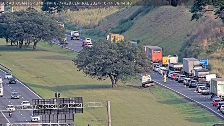 Rodovia da região registra congestionamento na manhã desta segunda-feira, 14