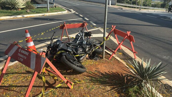 Perseguição a moto roubada termina em acidente em Campinas