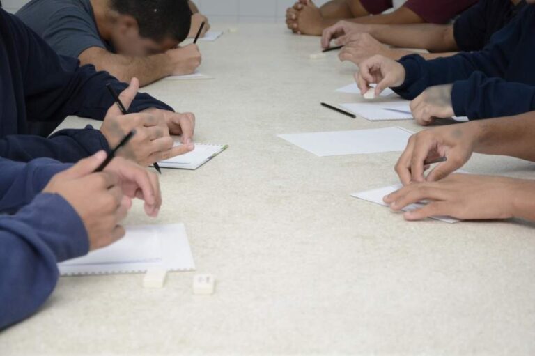 Mais de 50 adolescentes da Fundação Casa de Araçatuba participam do Encceja PPL