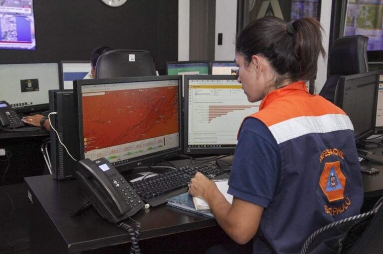 Defesa Civil emite alerta para fortes chuvas e ventos neste fim de semana