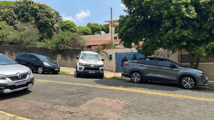 Polícia prende um dos suspeitos pela morte de policial durante tentativa de roubo