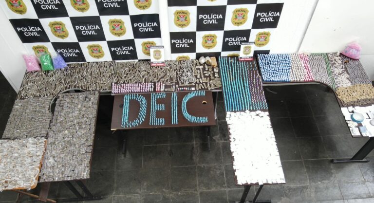 Polícia invade "casa bomba" e apreende 15 quilos de droga em Pindamonhangaba