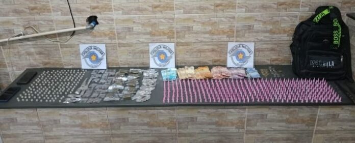 Homem é preso com mais de 580 porções de drogas em Potim