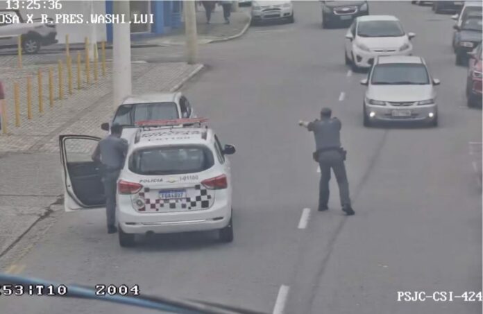 Carro usado em sequestro de pai e filho em Caraguá é encontrado em São José