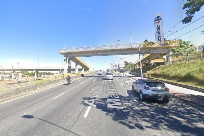 Trânsito será desviado na Via Dutra para lançamento de vigas de passarela