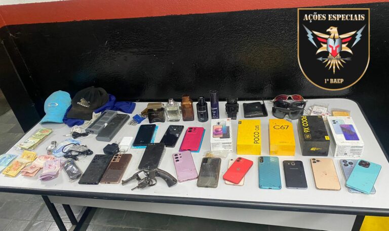 Entre os itens recuperados pela polícia estão celulares, relógios e perfumes, todos os retornos às vítimas