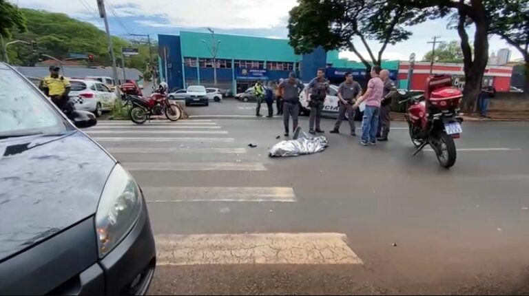 Motociclista de 37 anos morre ao ser atropelada por caminhão na av. Francisco Junqueira