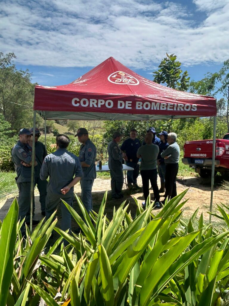 Avião que caiu em Santa Branca fazia transporte aeromédico, diz Polícia Civil