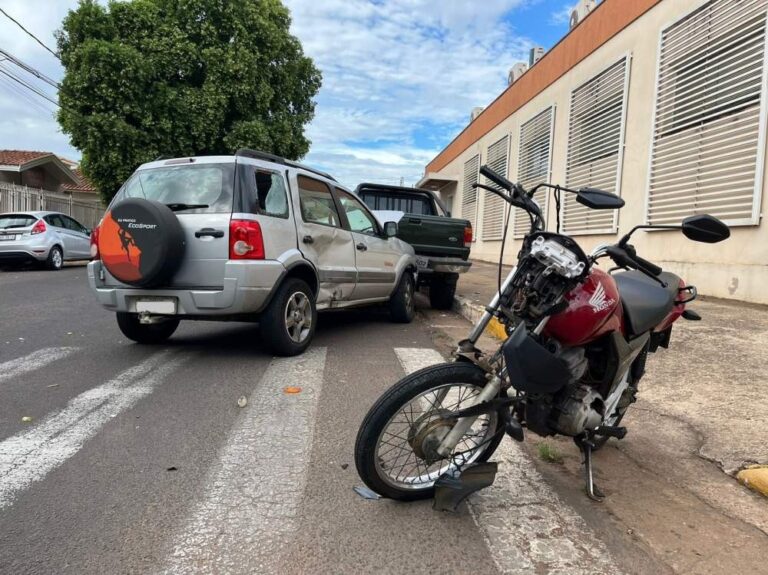 Motociclista é transferido para UTI com traumatismo craniano após acidente em Araçatuba