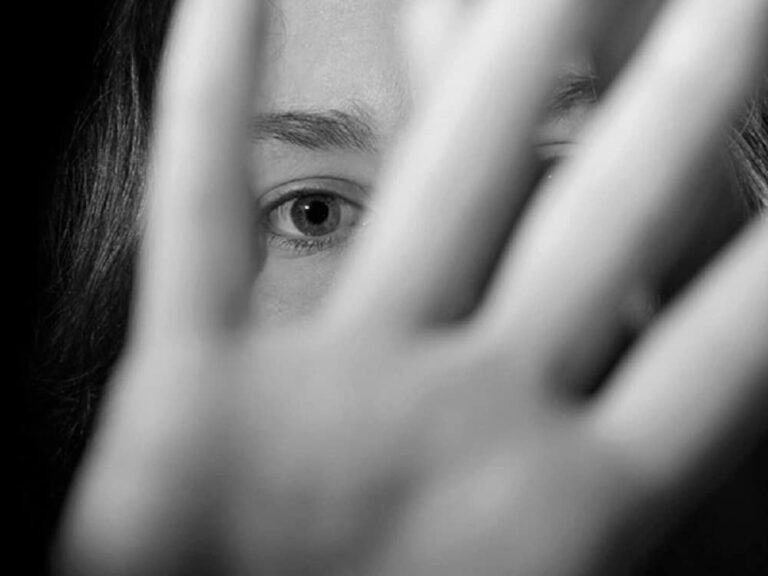 Homem é preso acusado de mostrar órgão genital para adolescente