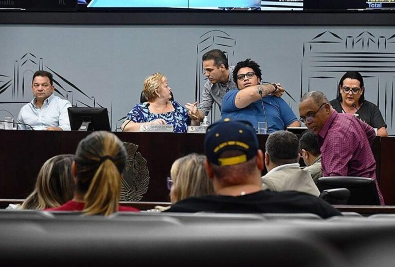 Câmara decide nesta terça se posse dos eleitos será às 10h ou às 16h