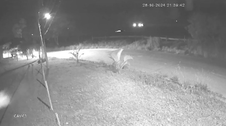 VÍDEO: Criminosos roubam moto e fogem na zona leste de São José